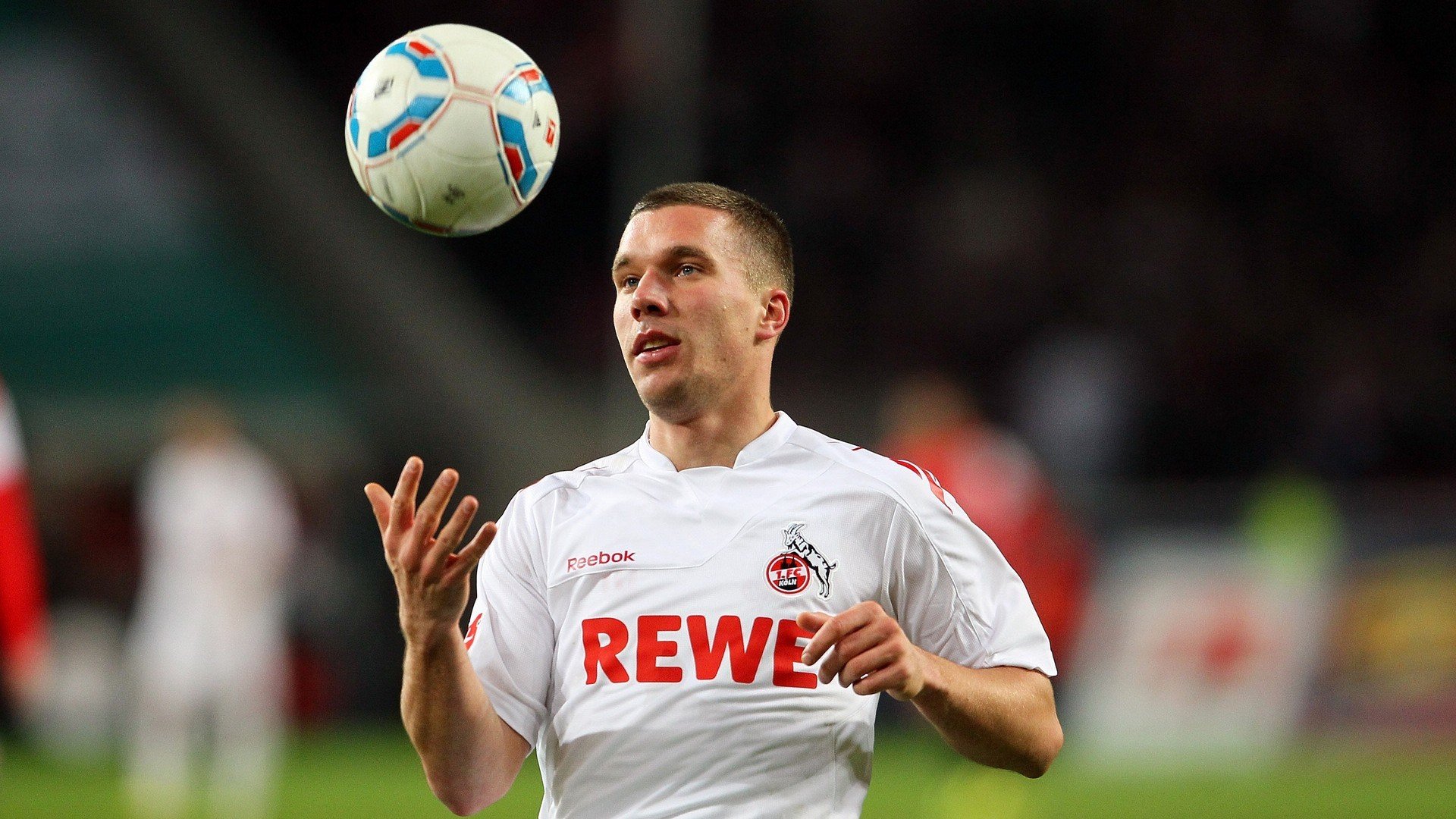 欧冠淘汰赛焦点战,马德里竞技险胜阿尔及利亚新星闪耀的沙漠之狐