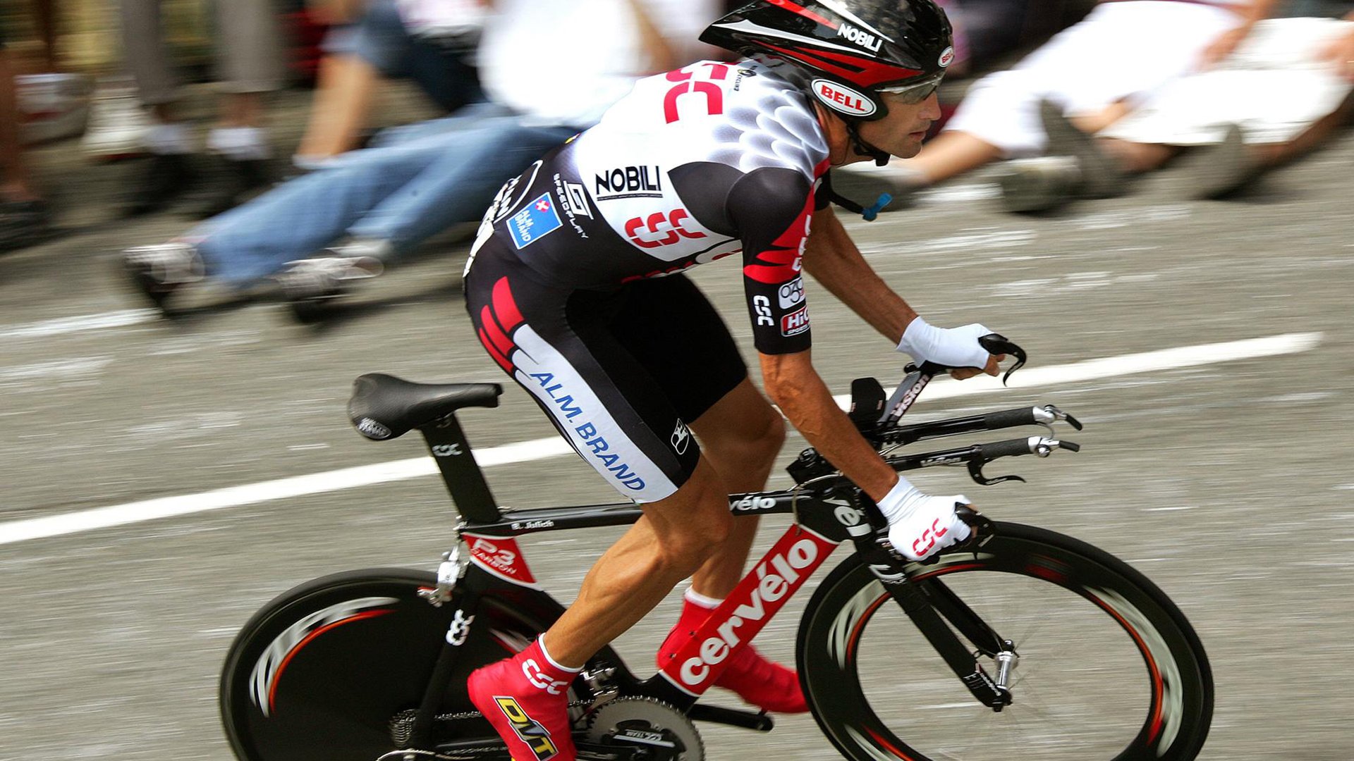 北欧风暴席卷英伦,哈兰德一锤定音,英格兰力克巴拉圭背后的战术革命